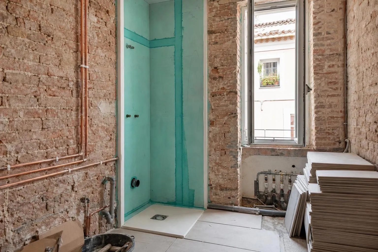 Partidas de un presupuesto de reforma de baño, con precios